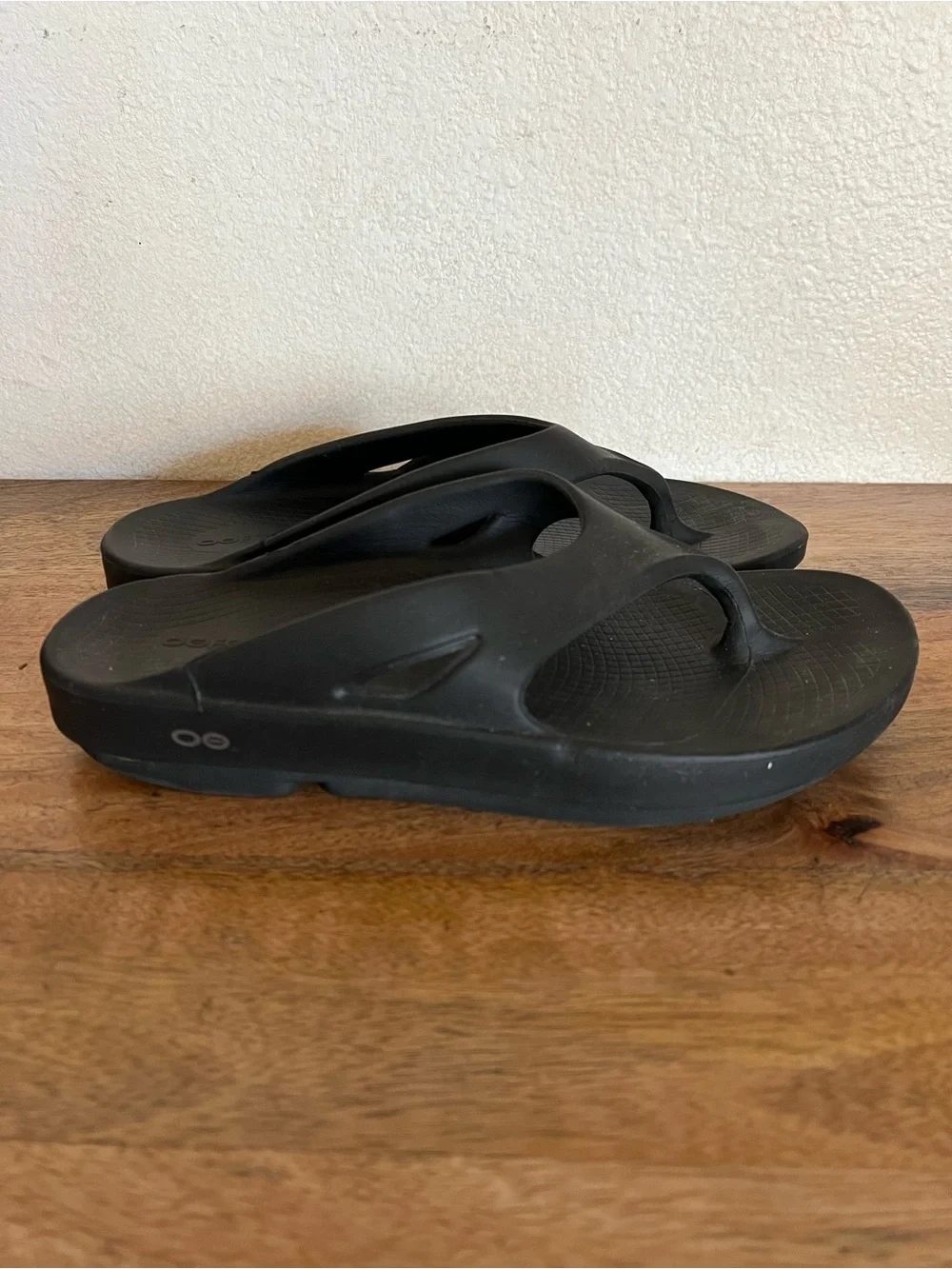 Oofos Original Black Flip Flop Recovery Comfort Sandals Unisex Size M 10 W 12